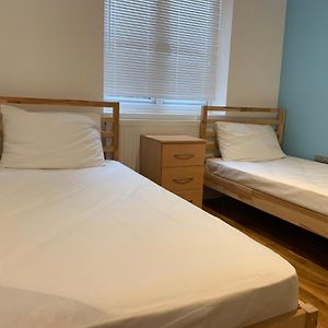 Standard Zimmer mit zwei Einzelbetten